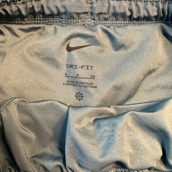 Nike Men’s athletic shorts - Picture 2 of 3
